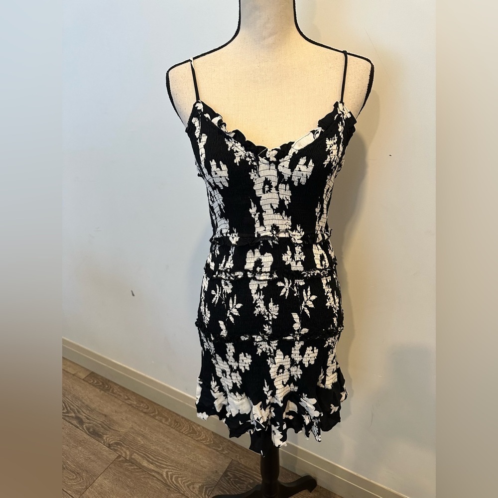 Olivaceous Anthropologie black and  white boho floral summer dress ruffles SZ L